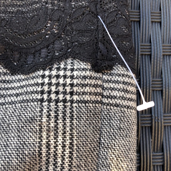 New never worn. Zara wool & lace pencil skirt - Picture 2 of 6